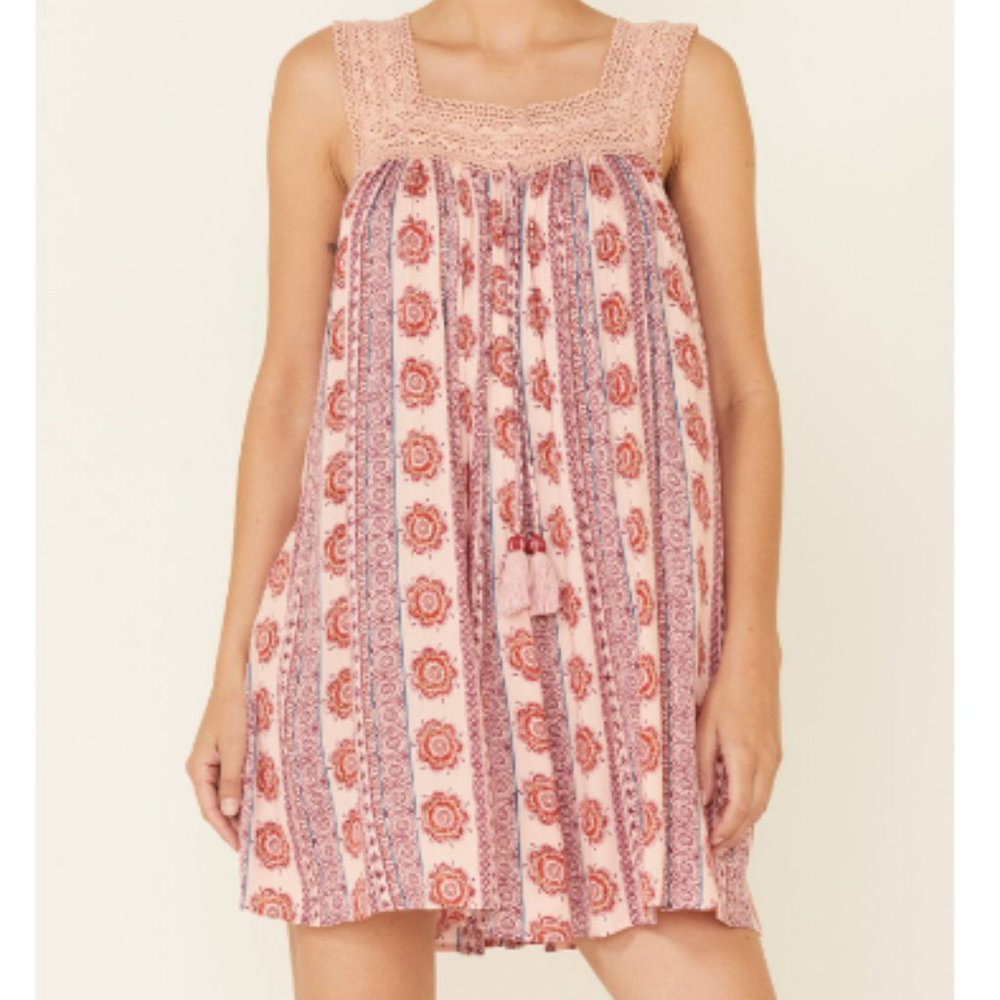 🎀 $10 or 3 / $25 🛍️ B.O.G. Collective Lace Floral Print Smock Neck Short Dress
